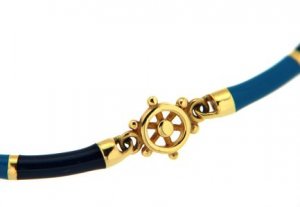 Bracciale semirigido in oro giallo con timone e smalti blu