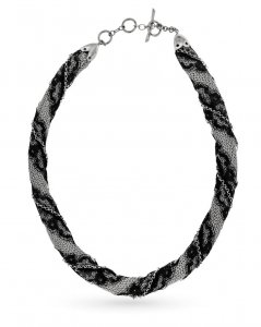 Collana tubolare in tessuto argentato e pizzo