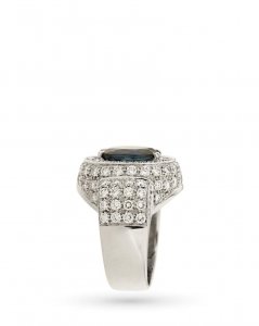 Gold ring with blue sapphire and diamonds