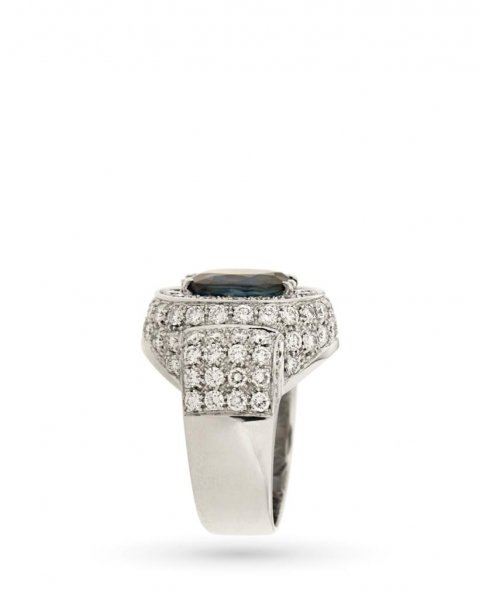 Gold ring with blue sapphire and diamonds